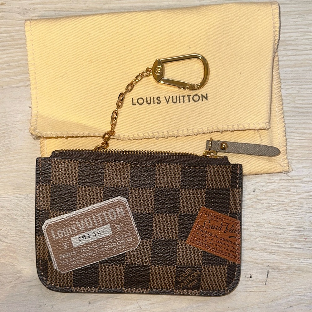 LOUIS VUITTON Limited Edition Damier Canvas Trunks And Bags Key Pouch